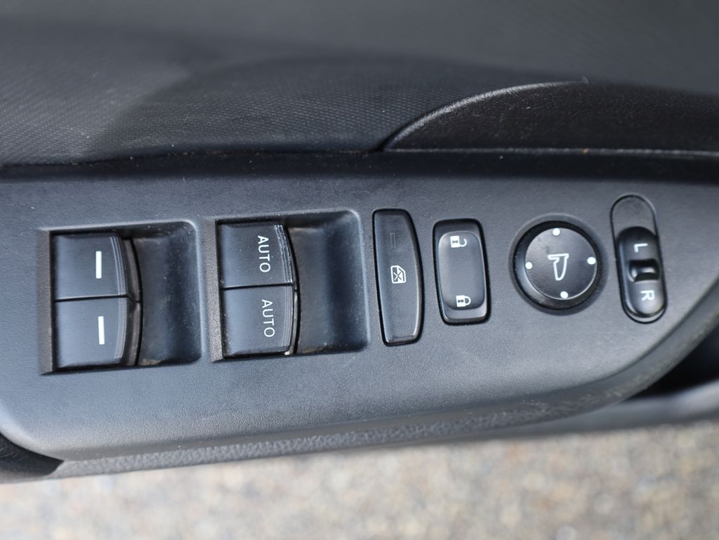Vehicle image 31 of 46