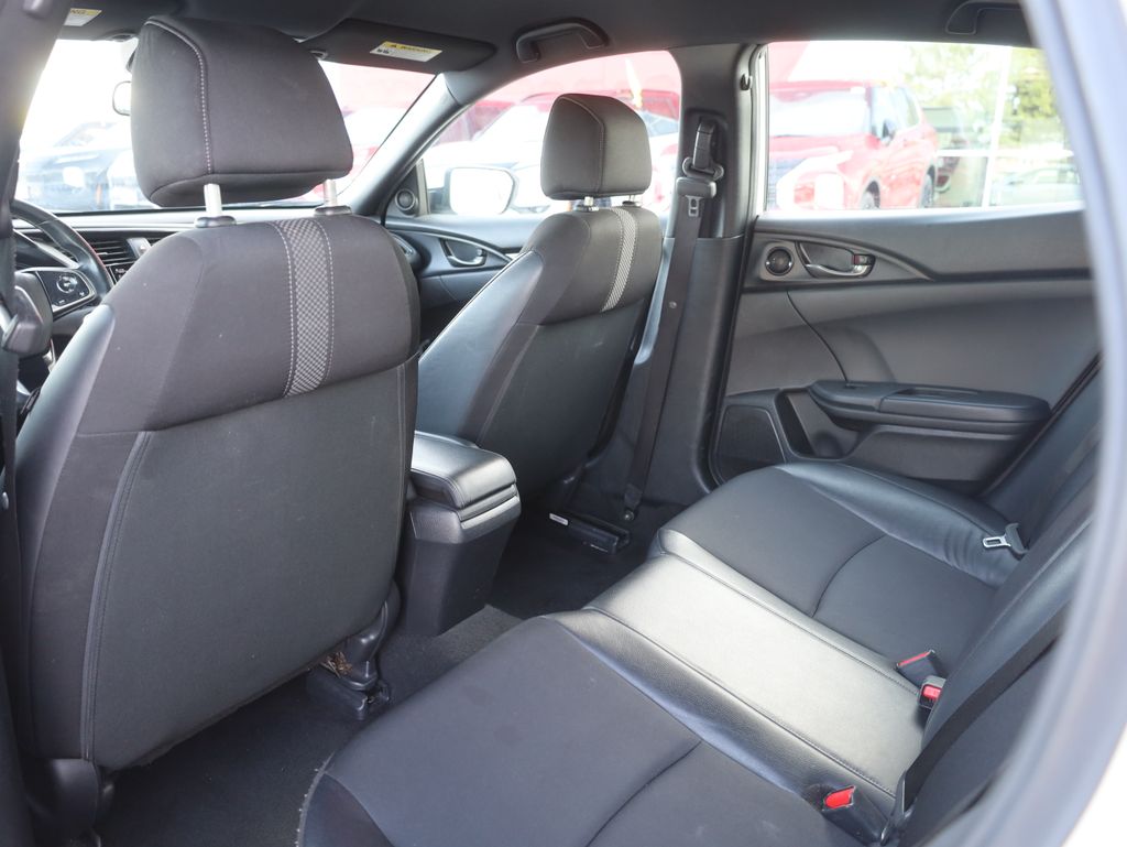 Vehicle image 26 of 46