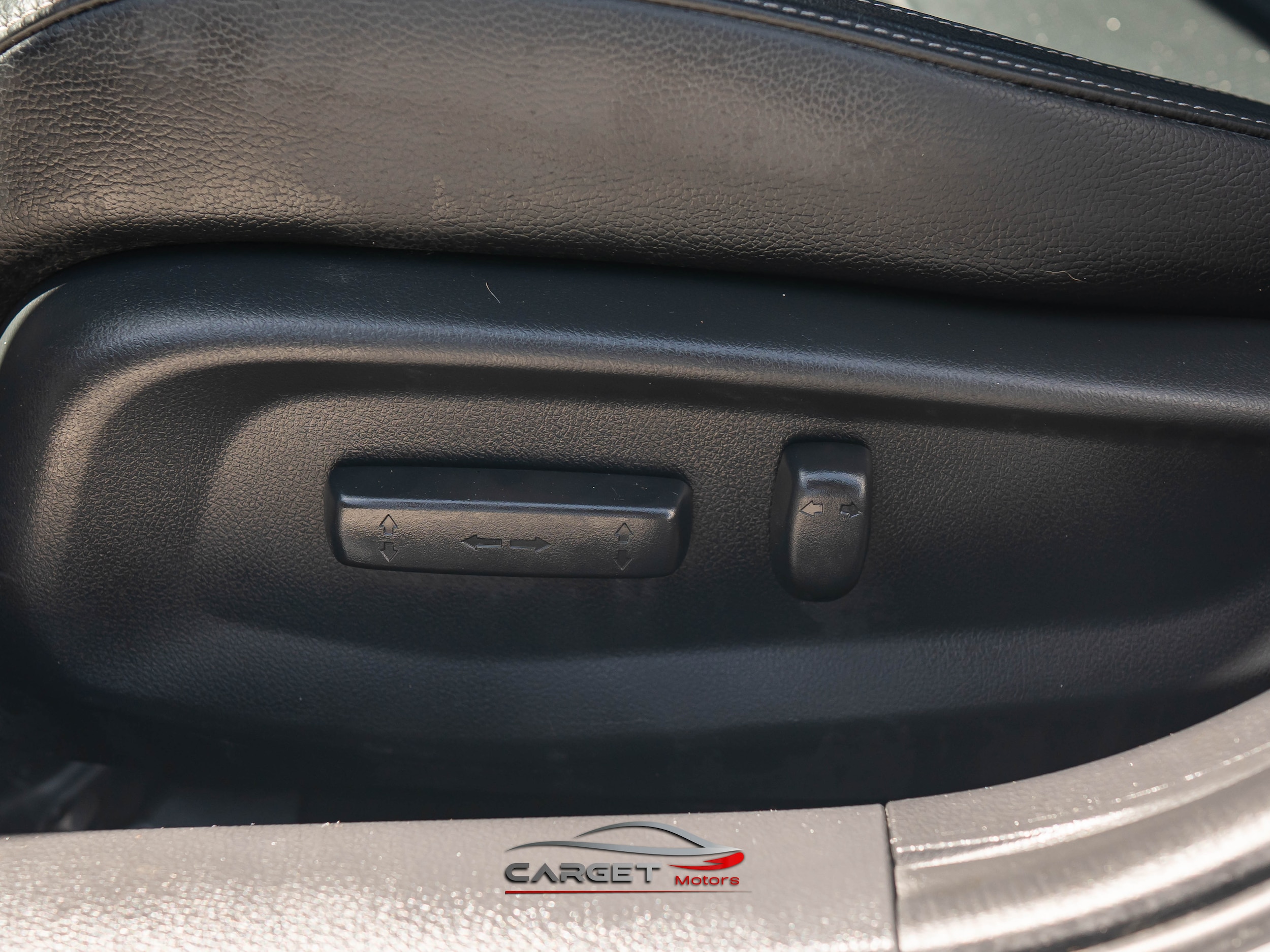 Vehicle image 36 of 48