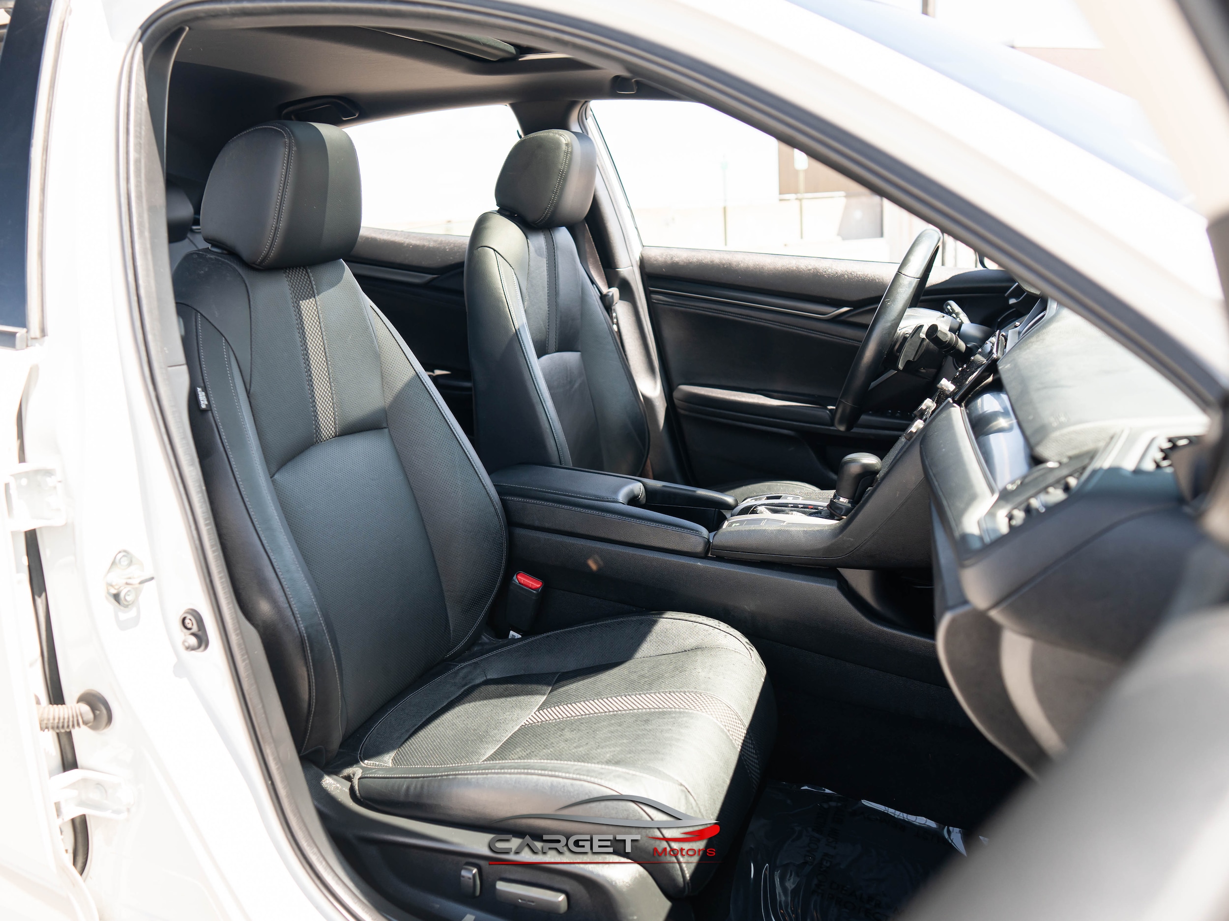 Vehicle image 17 of 48