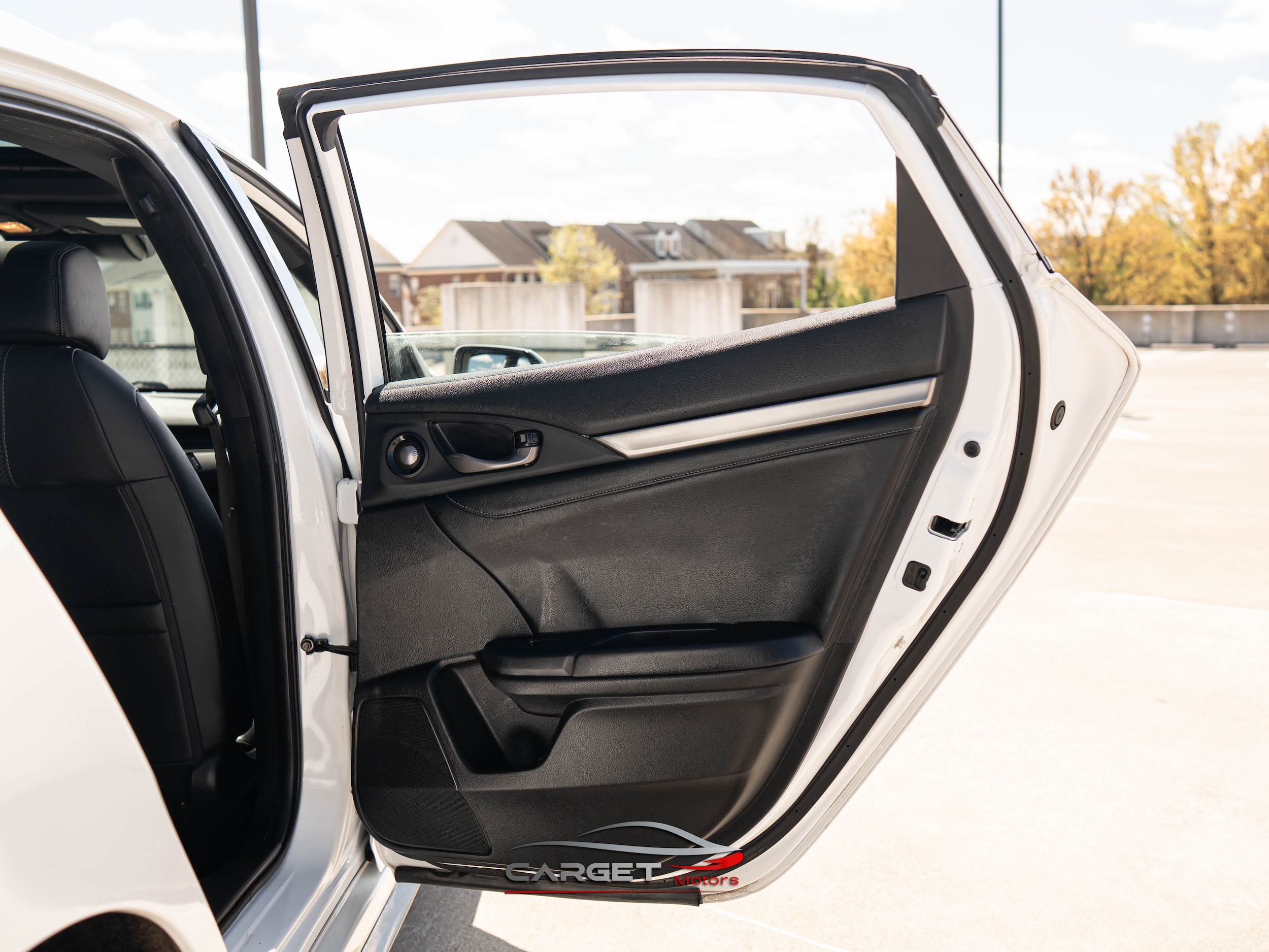 Vehicle image 41 of 48