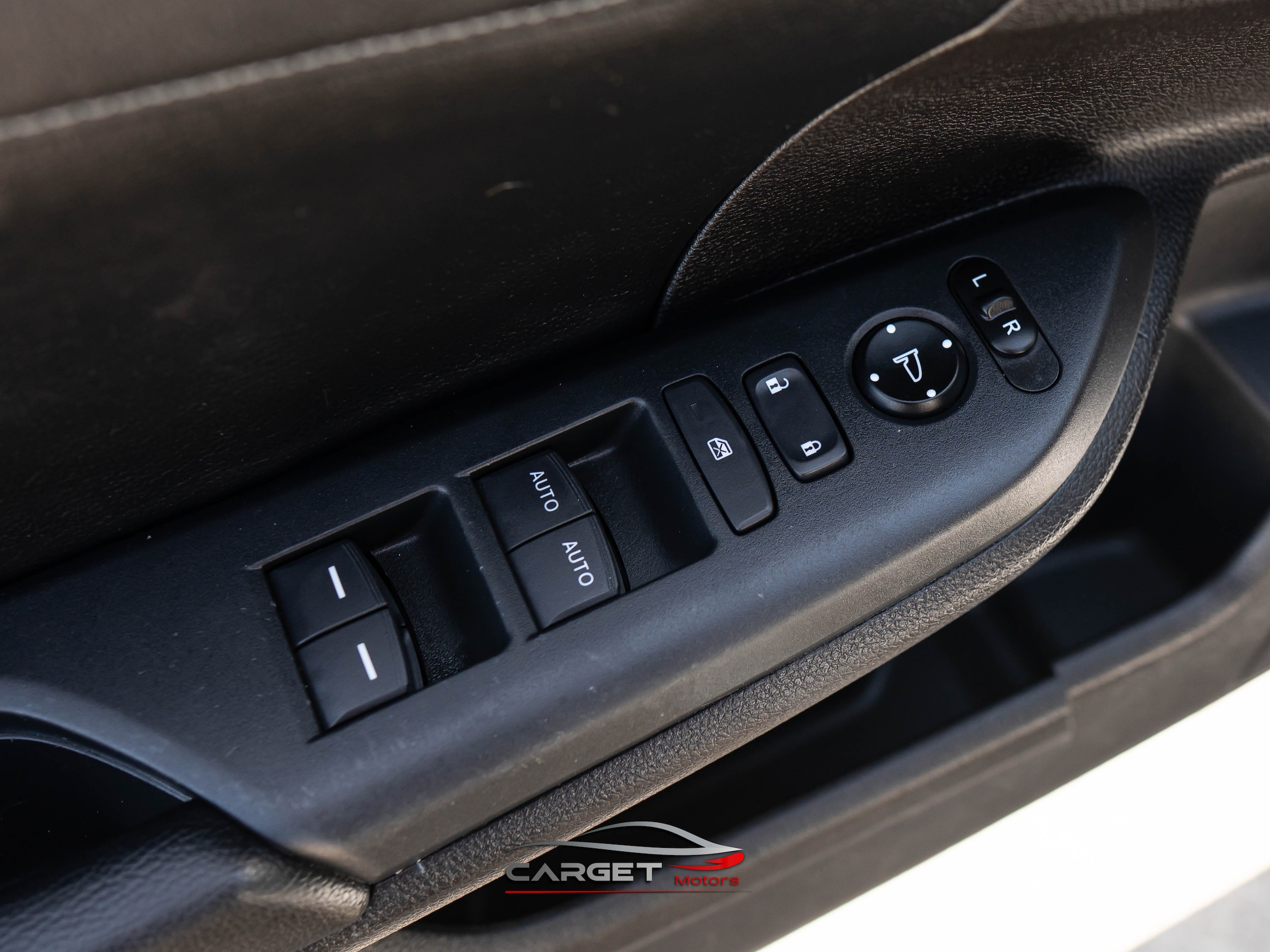 Vehicle image 37 of 48
