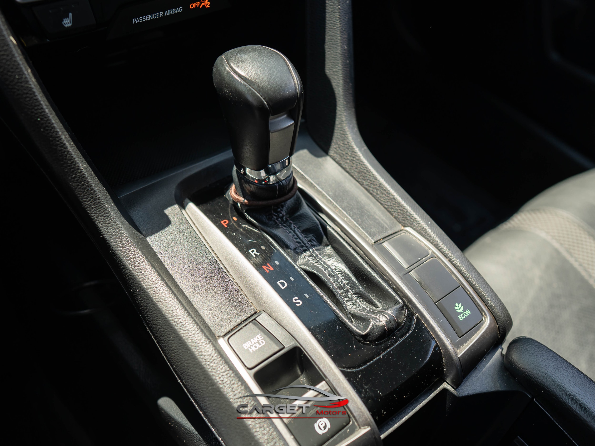 Vehicle image 33 of 48