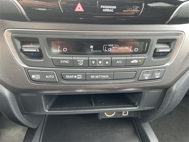 Vehicle image 23 of 24