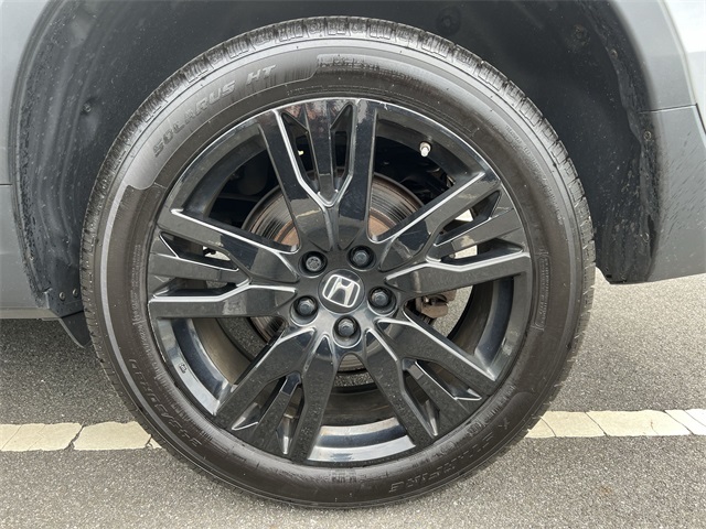 Vehicle image 11 of 24