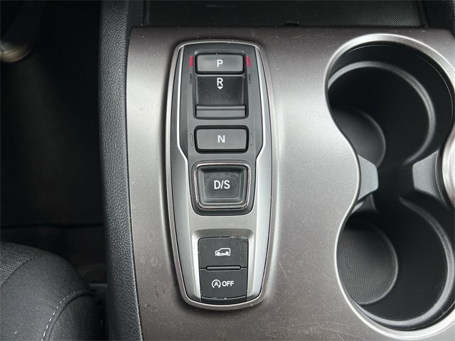 Vehicle image 20 of 24