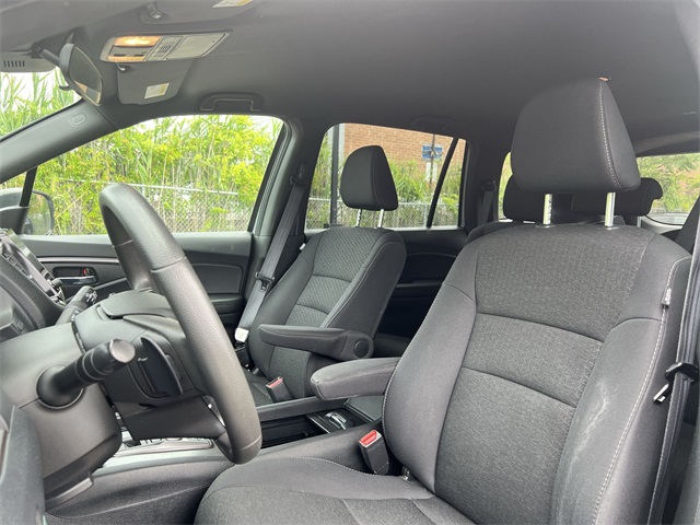 Vehicle image 15 of 24