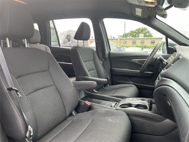 Vehicle image 14 of 24