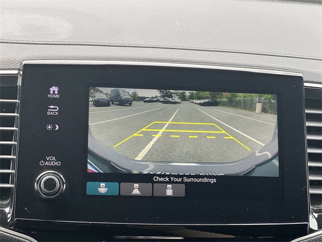 Vehicle image 19 of 24