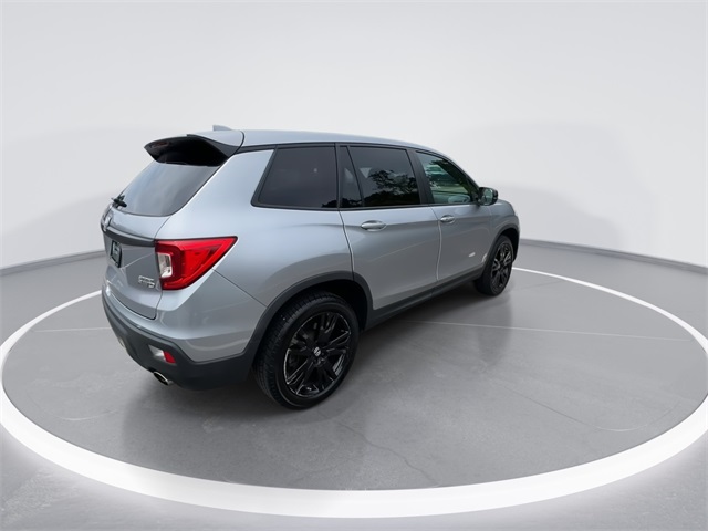 Vehicle image 7 of 24