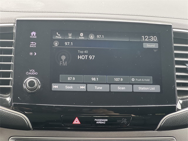 Vehicle image 18 of 24
