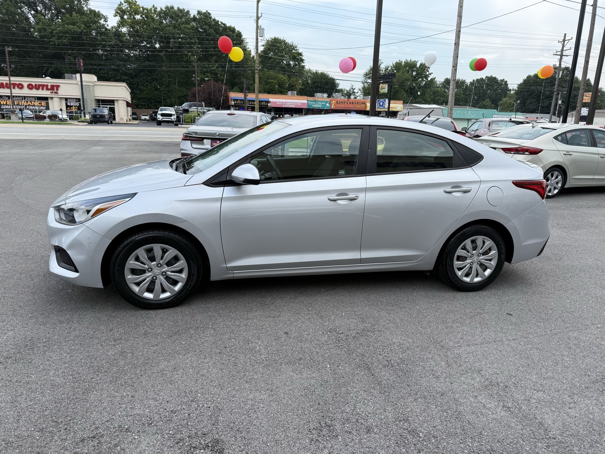 2021 Hyundai Accent SE Image 8 of 20