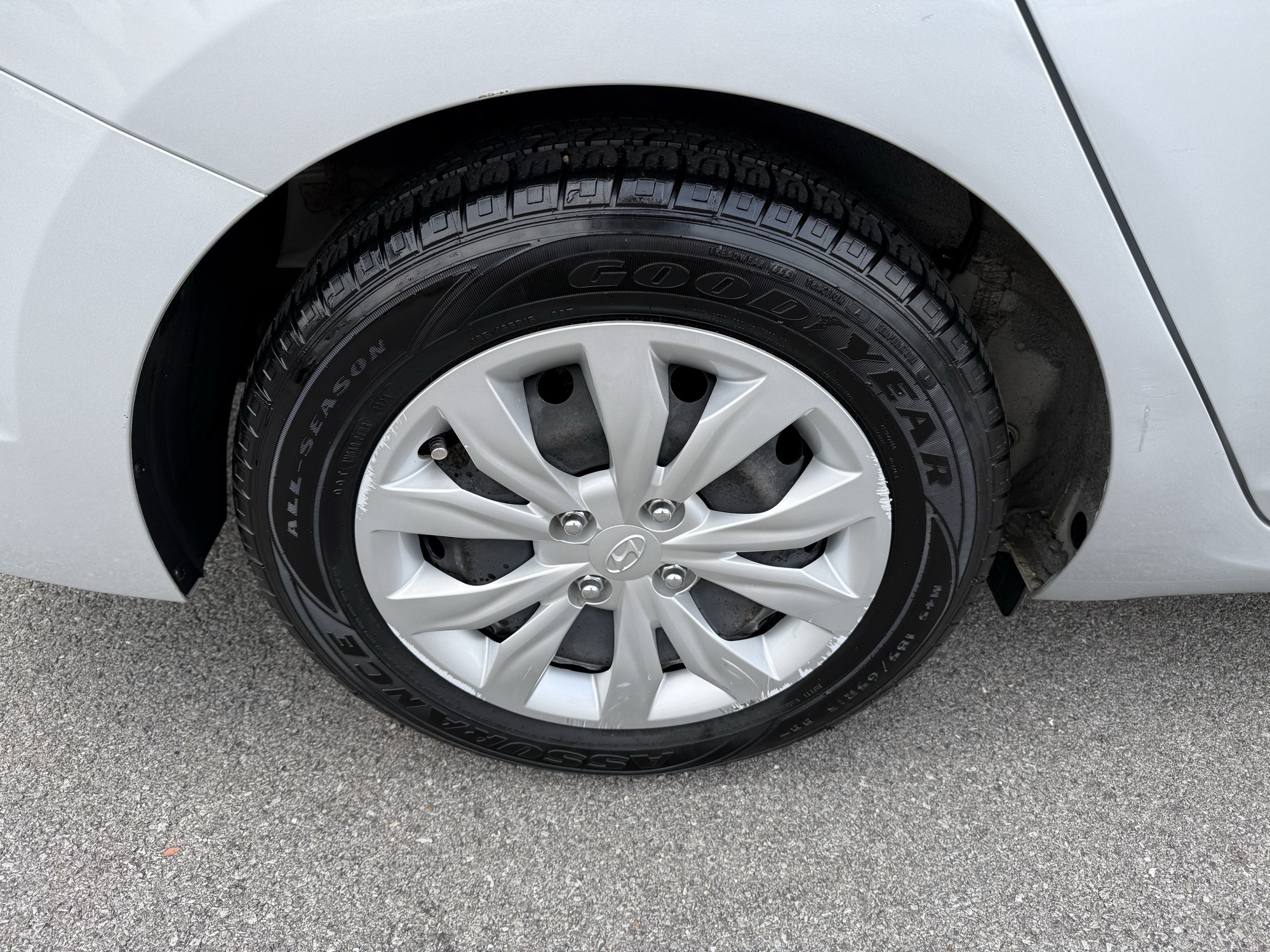 2021 Hyundai Accent SE Image 9 of 20