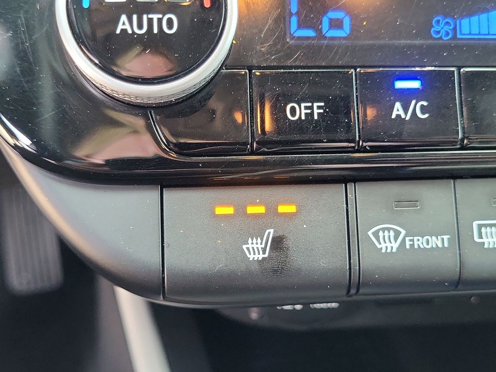 Vehicle image 23 of 30