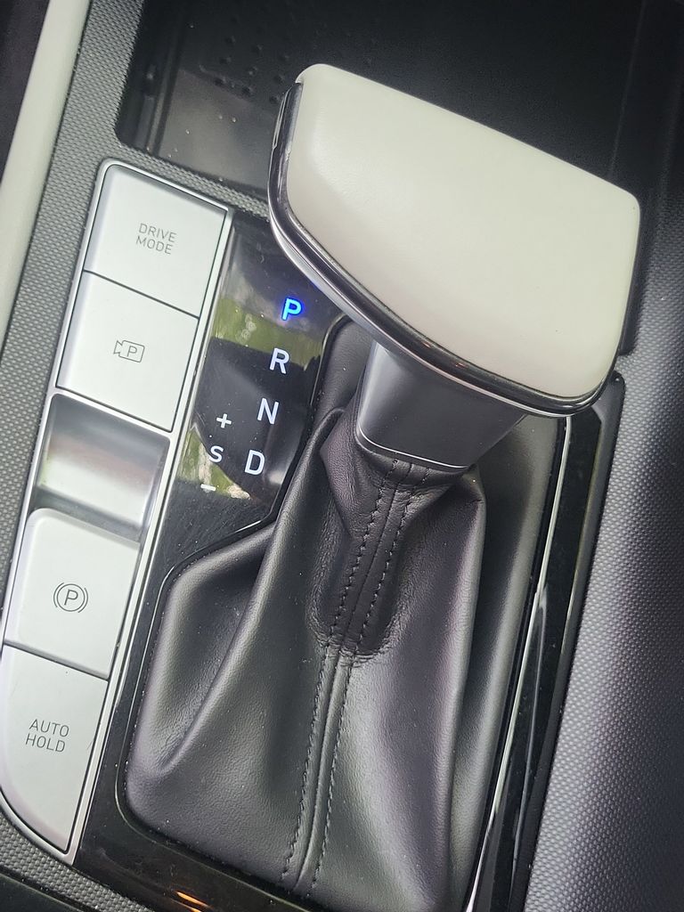Vehicle image 24 of 30