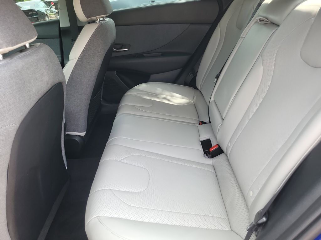 Vehicle image 27 of 30