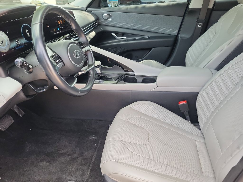 Vehicle image 9 of 30