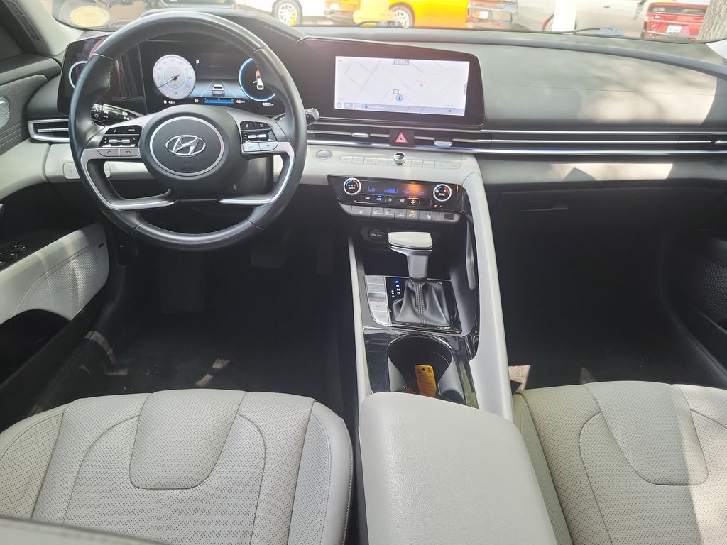 Vehicle image 26 of 30