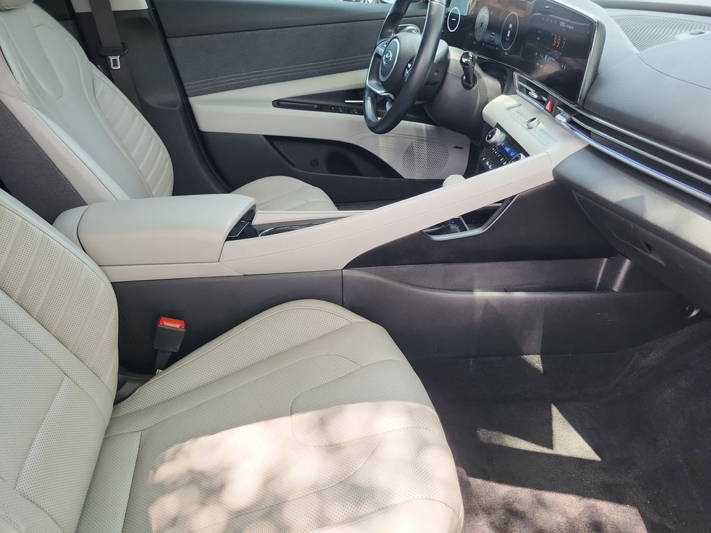 Vehicle image 10 of 30