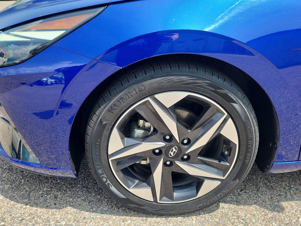 Vehicle image 7 of 30