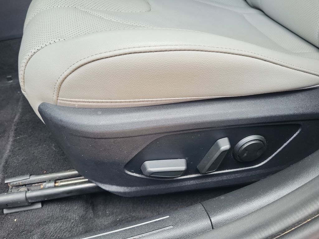 Vehicle image 12 of 30