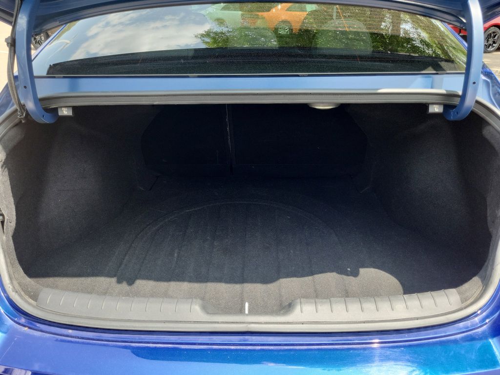 Vehicle image 28 of 30