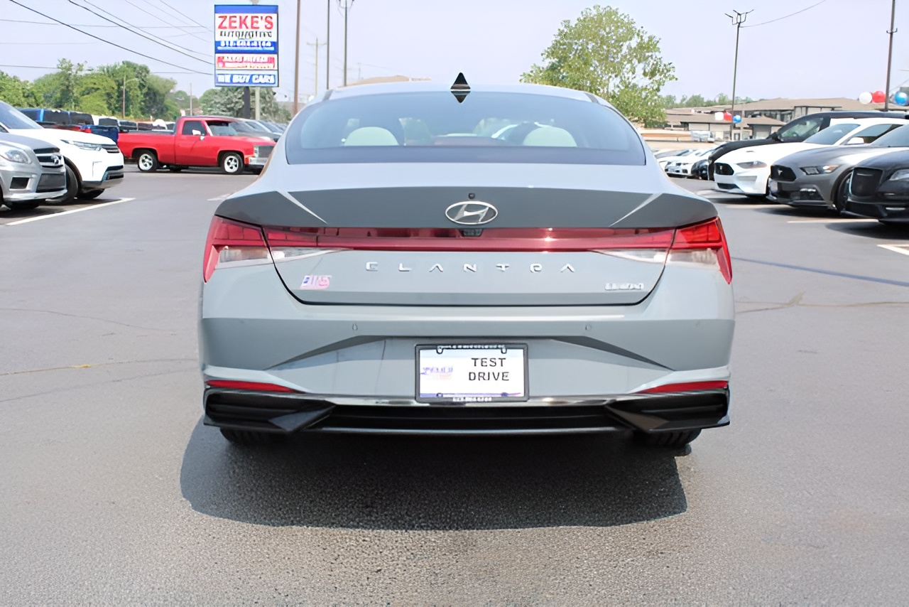 Vehicle image 38 of 39