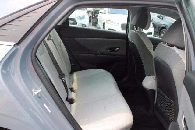 Vehicle image 11 of 39