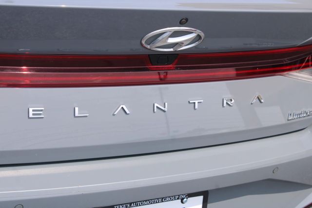Vehicle image 33 of 39