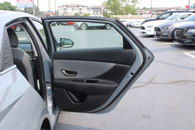 Vehicle image 16 of 39