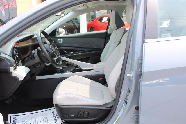 Vehicle image 12 of 39