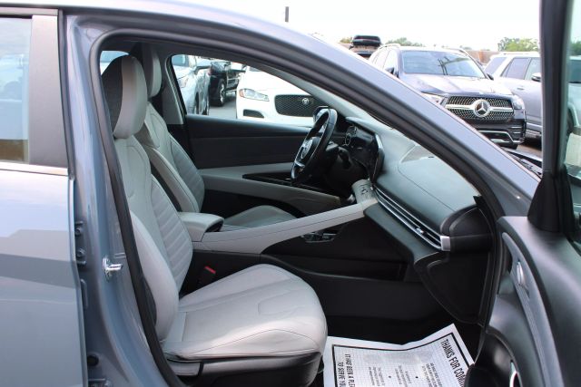Vehicle image 10 of 39