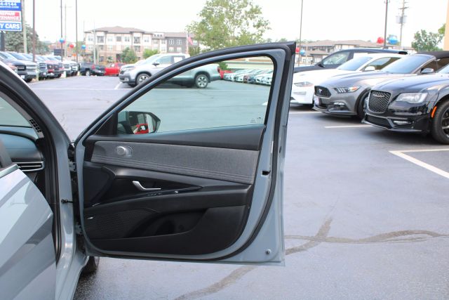 Vehicle image 14 of 39