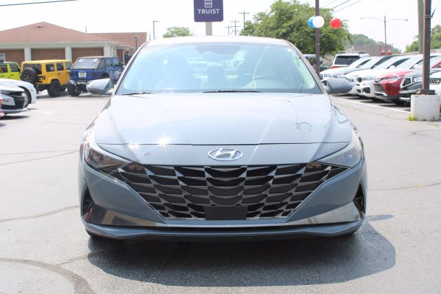 Vehicle image 2 of 39
