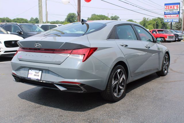 Vehicle image 4 of 39