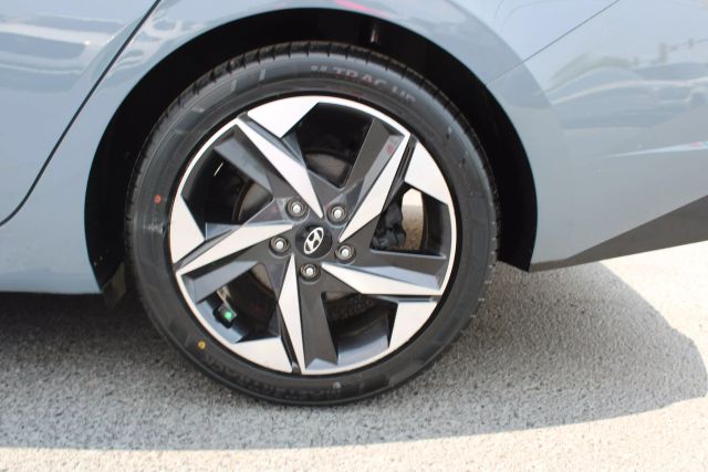 Vehicle image 8 of 39