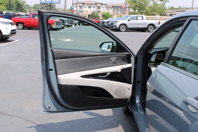Vehicle image 13 of 39