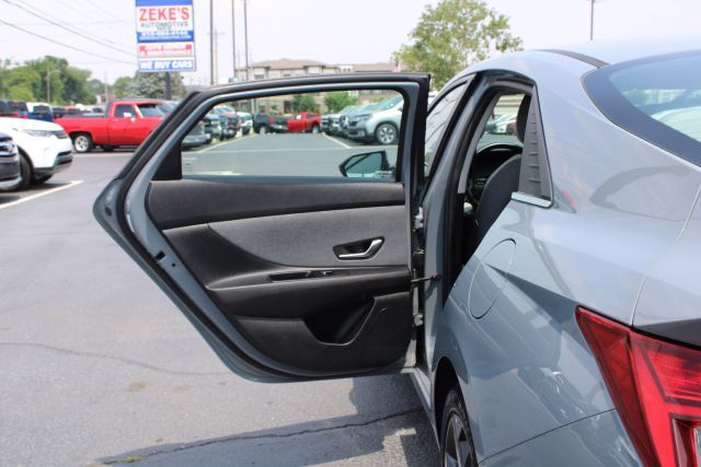 Vehicle image 15 of 39