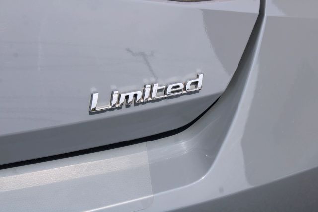 Vehicle image 26 of 39