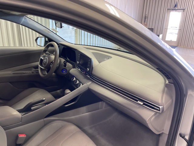 Vehicle image 15 of 39