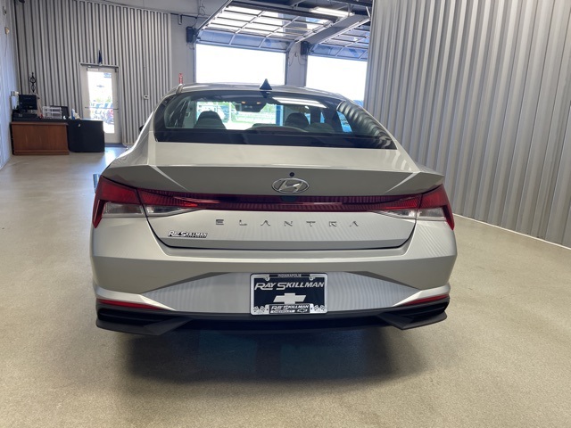 Vehicle image 8 of 39