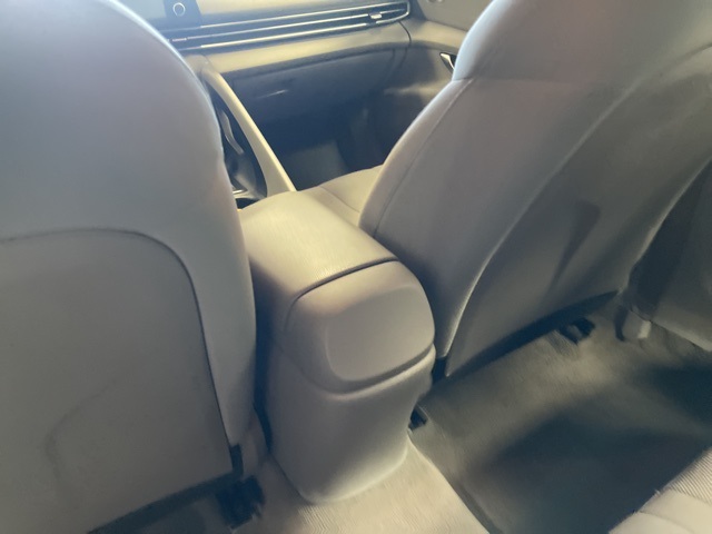 Vehicle image 21 of 39