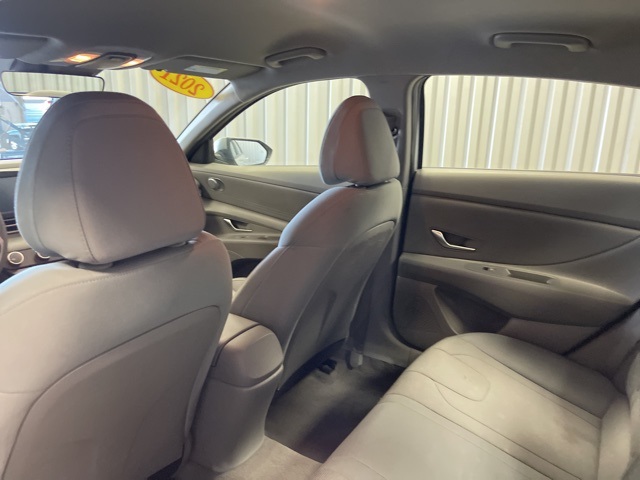 Vehicle image 20 of 39