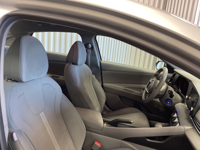 Vehicle image 16 of 39