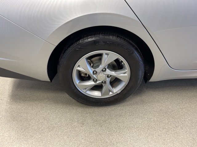 Vehicle image 13 of 39