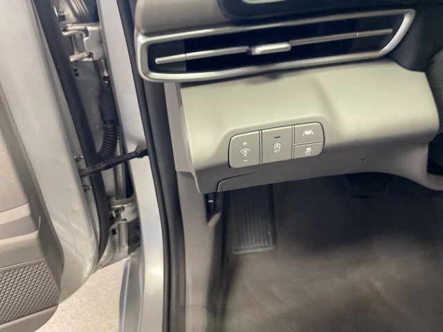 Vehicle image 25 of 39