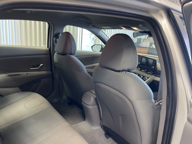 Vehicle image 17 of 39