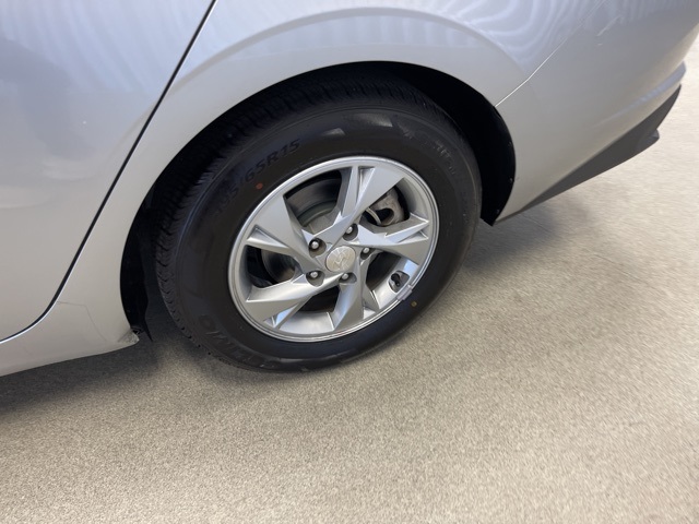Vehicle image 11 of 39
