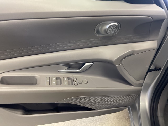 Vehicle image 24 of 39