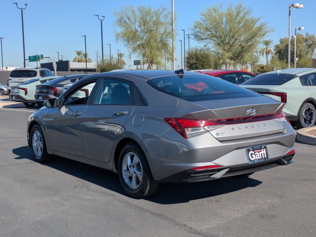 2021 Hyundai Elantra SE Image 8 of 31
